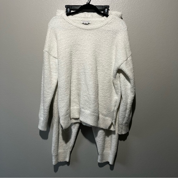 cupcakes & cashmere Sweaters - Cupcakes & cashmere - Soft White Sweater and Pants lounge Set Size L